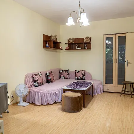 The Lindens 1 Bedroom Cozy Free Parking By Bulgarianhomes